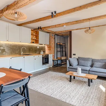 Stylish Old Town Retreat I I Cohost