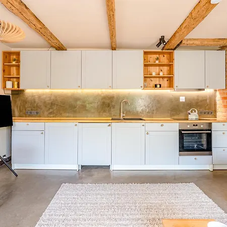 Stylish Old Town Retreat I I Cohost