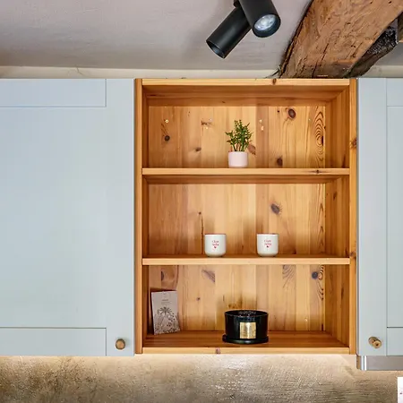 Stylish Old Town Retreat I I Cohost *